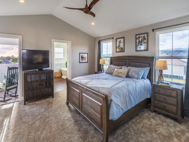 Kauai Luxury At Its Finest Walk to Beaches Six Bedrooms